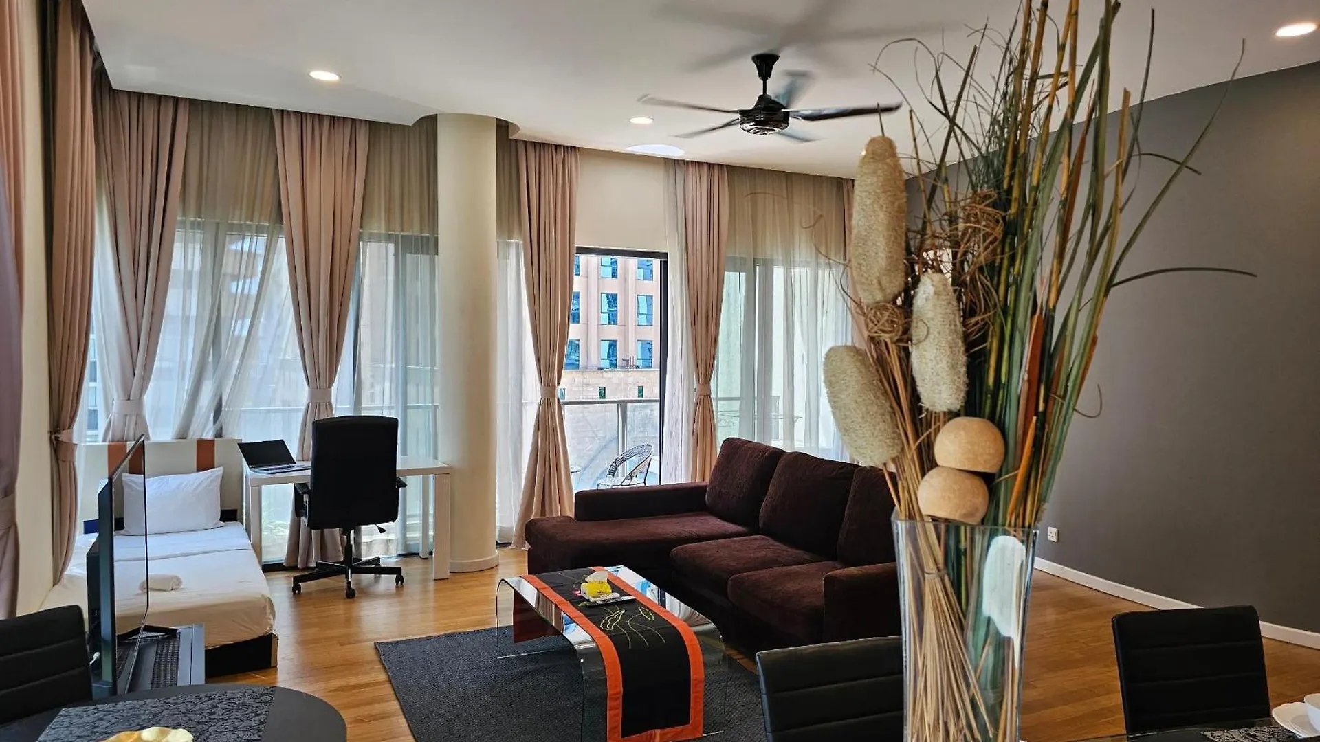 Urban Oasis At St Mary Klcc 1Bed2Bath Apartment Kuala Lumpur